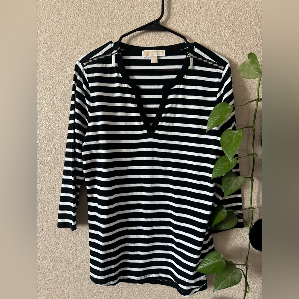 Michael Kors black and white striped 3/4 sleeve top with shoulder zippers